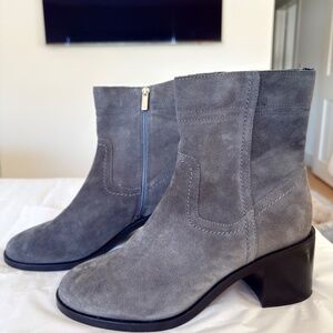 Aquatalia Bellamy water-resistant suede ankle boots in gray like new